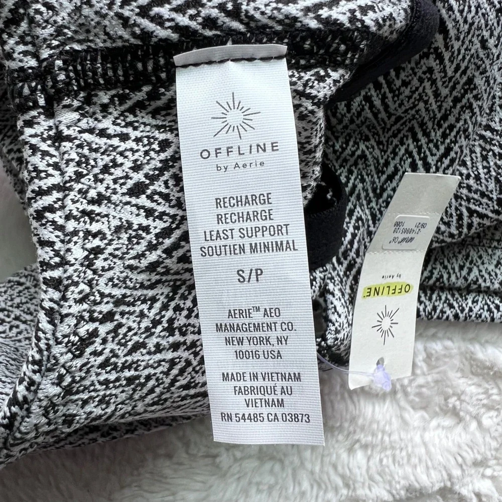 OFFLINE by Aerie Recharge Sports Bra S Black White Herringbone Chevron V-Neck